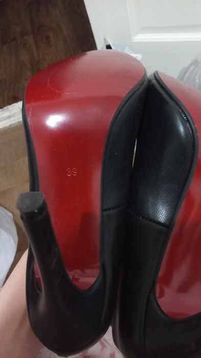 Туфли лодочки под Лабутен.