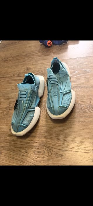 продам кроссовки