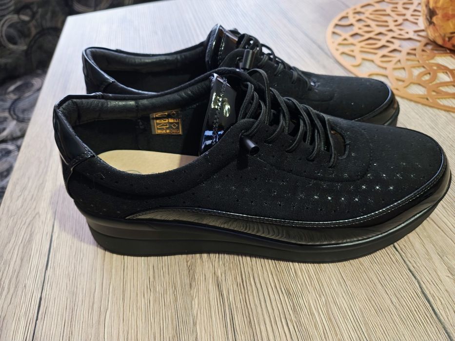 Продавам пролетни обувки