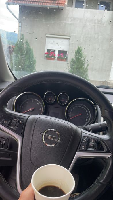 OPEL Astra 2011 — imagine 5