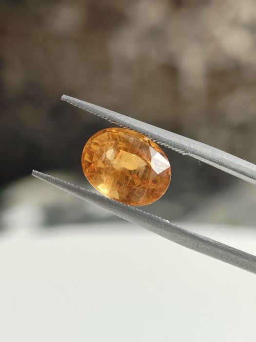 Сапфир голям intense yellow