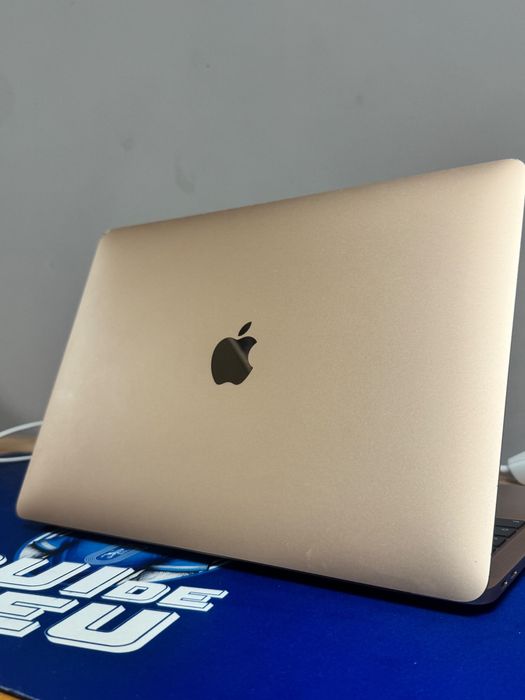 Macbook 2020 air + magic mouse