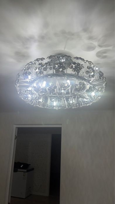 продам люстру в хорошом состояние