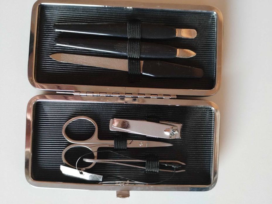 Несесер за маникюр