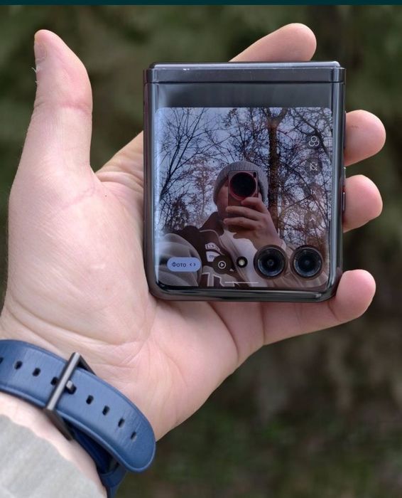 Motorola razr plus 4G. 8г на 256G.  400$