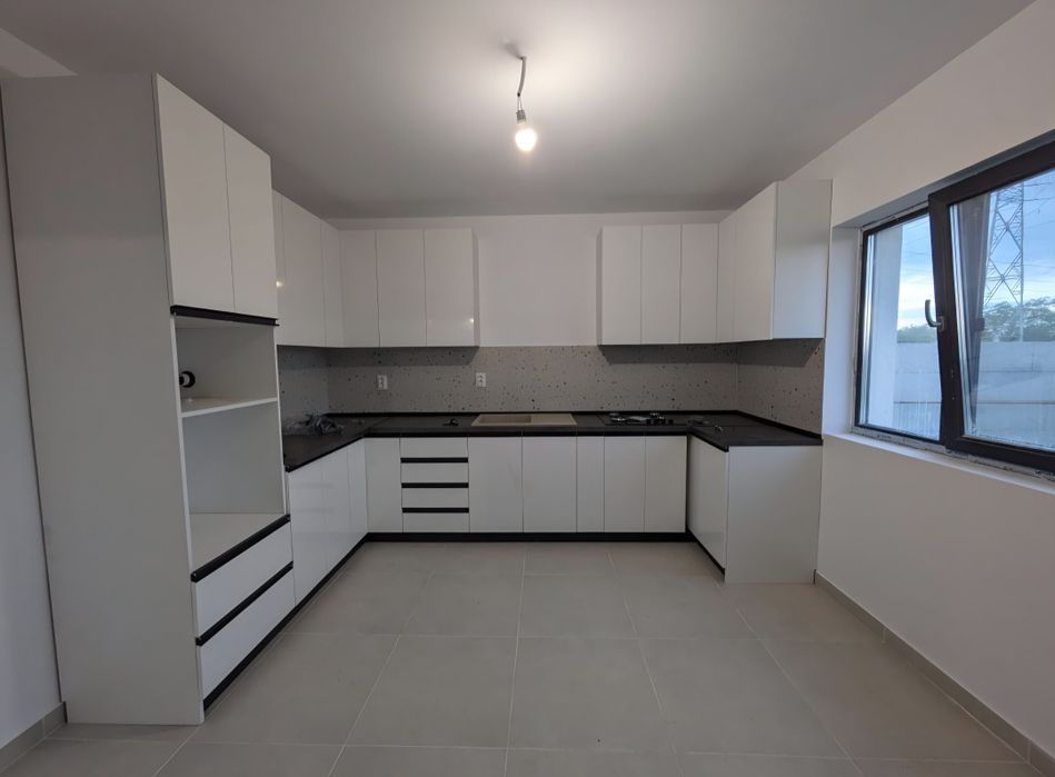 PROPRIETAR! Casa/Vila 4 camere 2 bai 175mp în Bâcu  lângă Dragomirești Deal