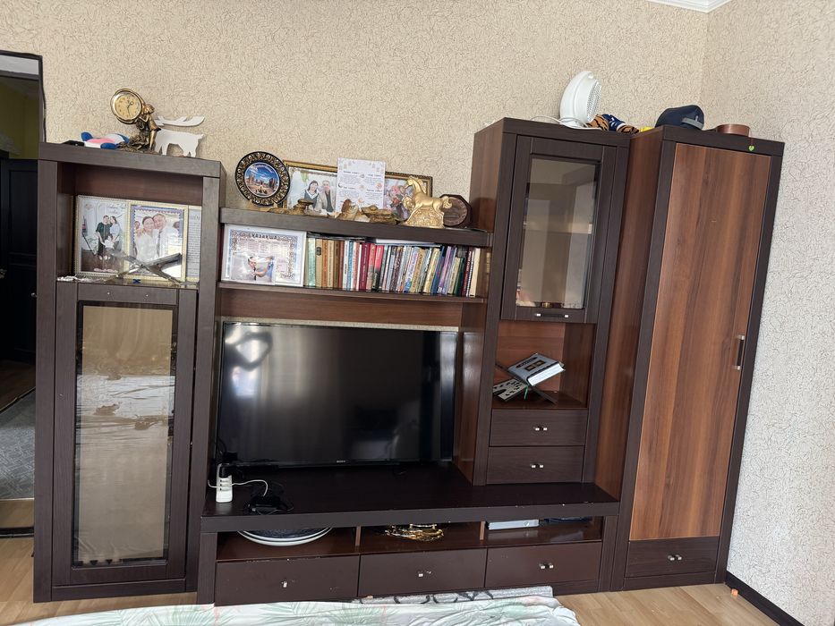 Сервант продается