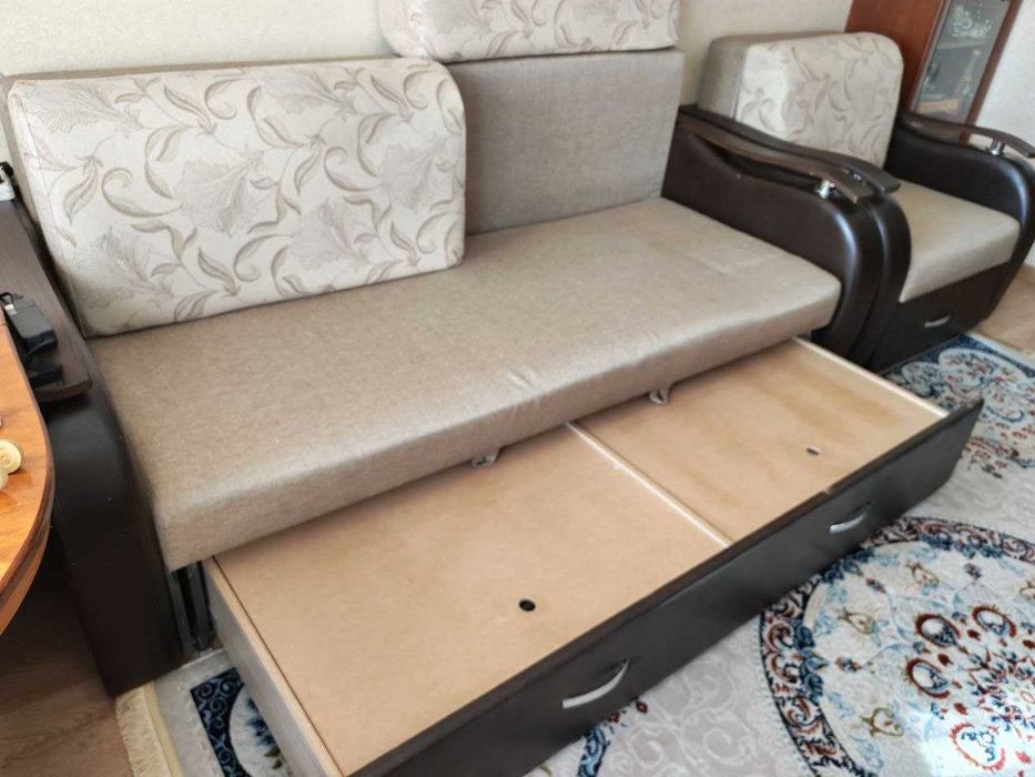 Диван с креслом (2.2 метра и 1 метр)