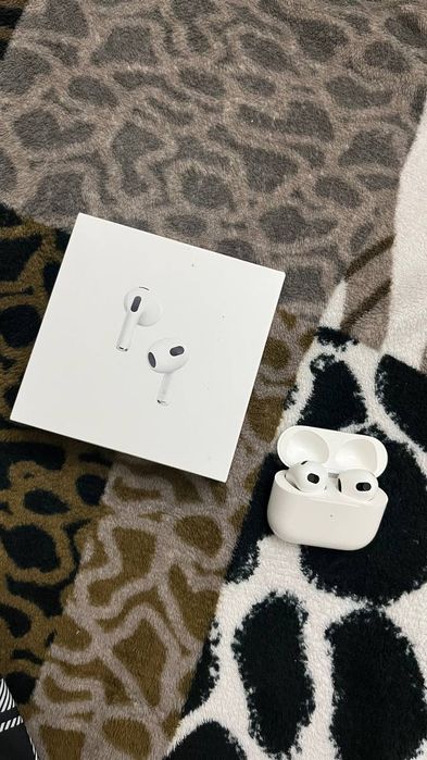 Продаю оригинальные AirPods 3