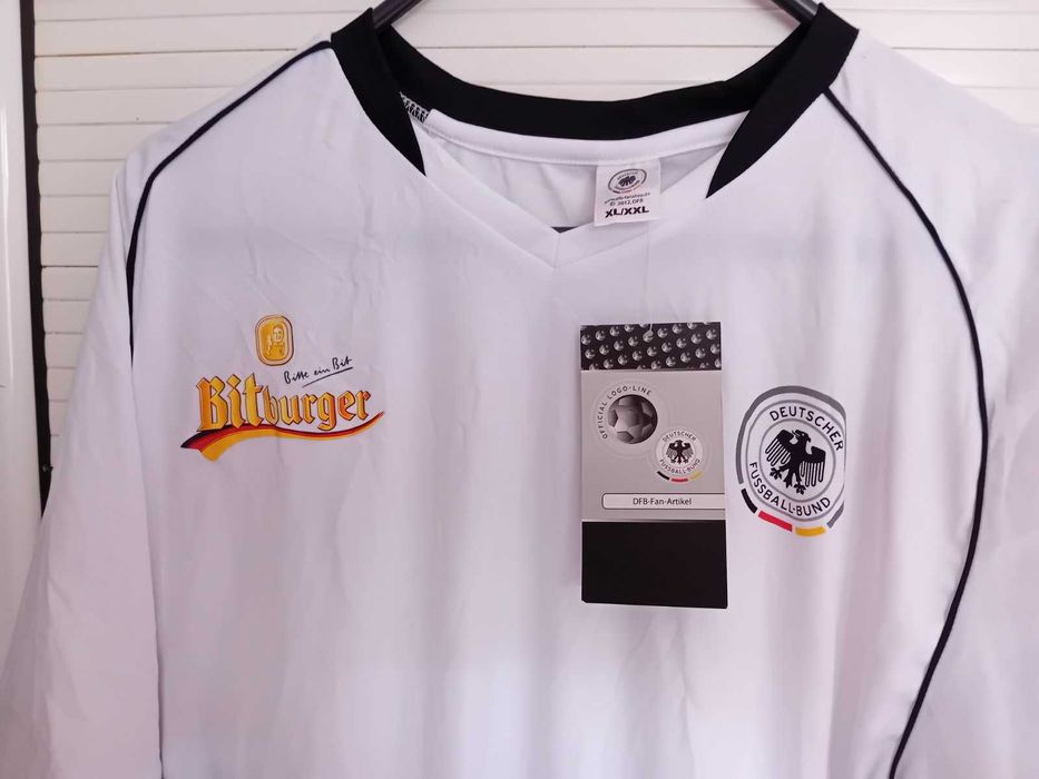 Чисто нова оригинална фланелка на Германия с автографи