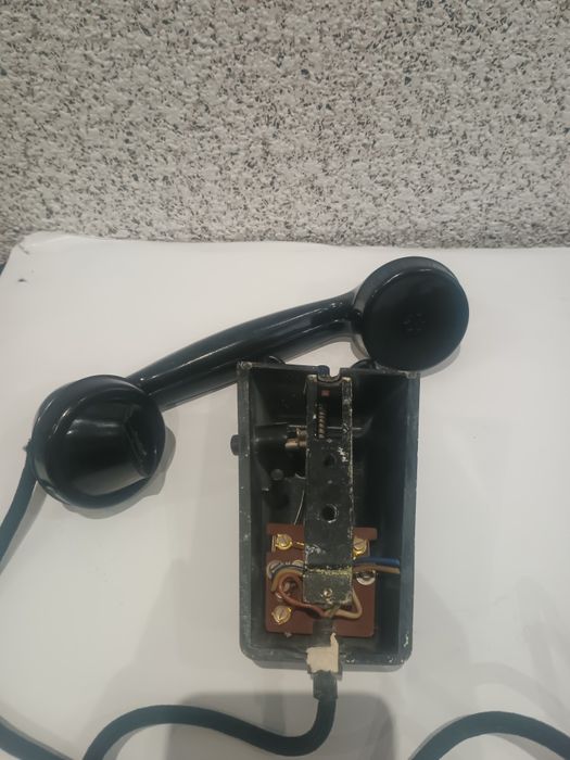 Комплект -бакелитов  телефон и домофон .