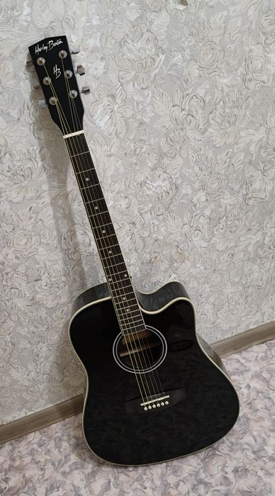Продаю гитару новая!