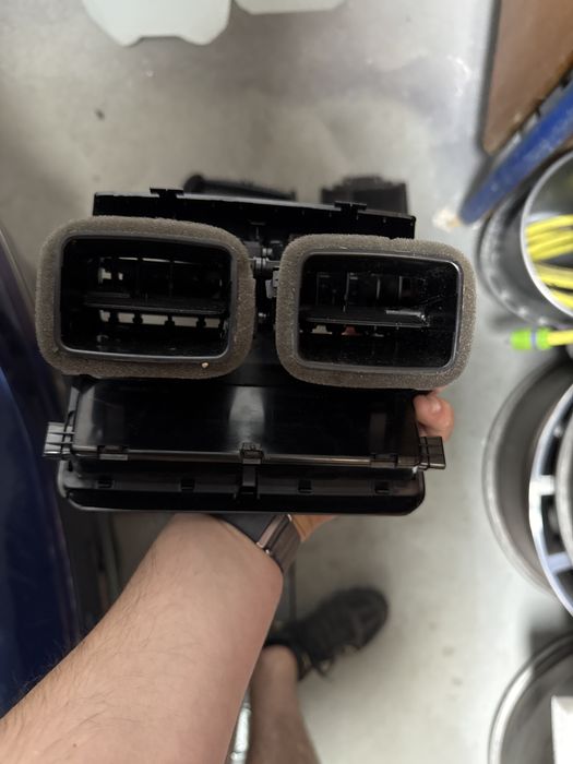 Bmw g30 g31 g11 usb порт, конзола , огледала капаци, лайсни,плафон,подлакътник части, духалки задни