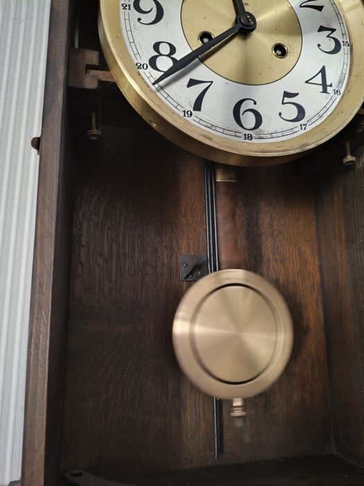 Антикварные настенные часы с боем