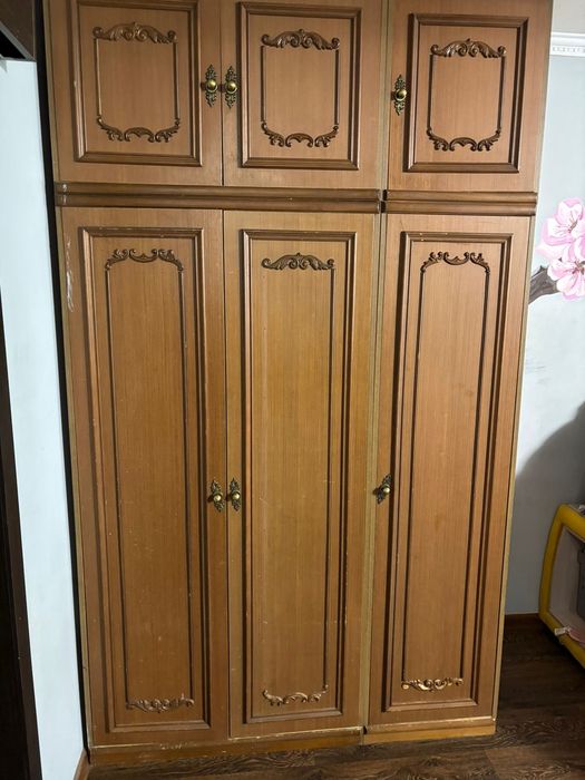 Шкаф в гостиной советский