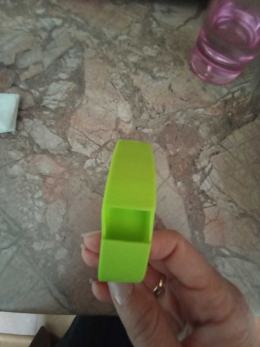 Продавам работеща смарт гривна