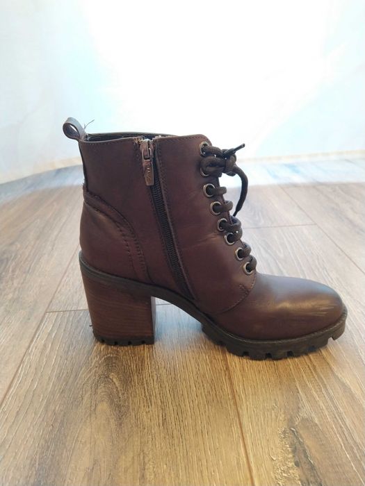 Ghete de dama, marca Alba, din piele maro, marimea 39
