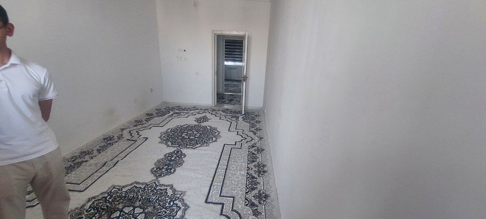 Qizlar uchun sheriklikka kvartira