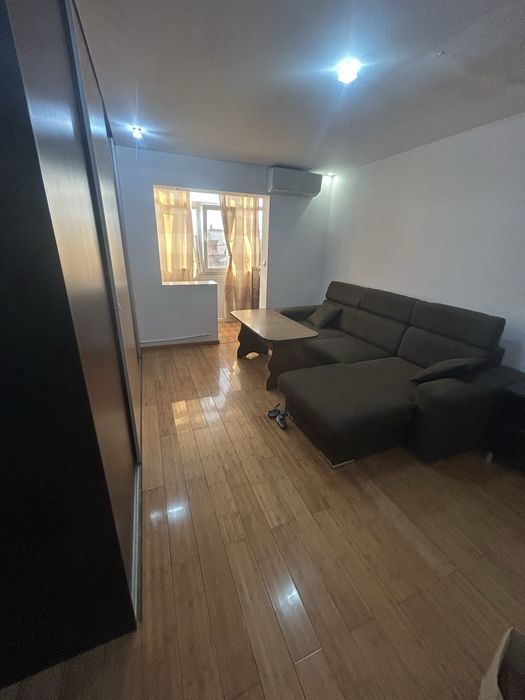 Inchiriez apartament
