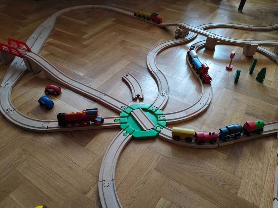 Влакове с релси дървени