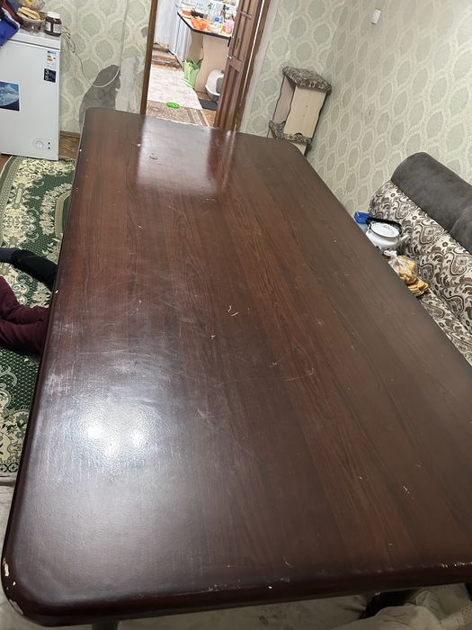 Стол для гостинной