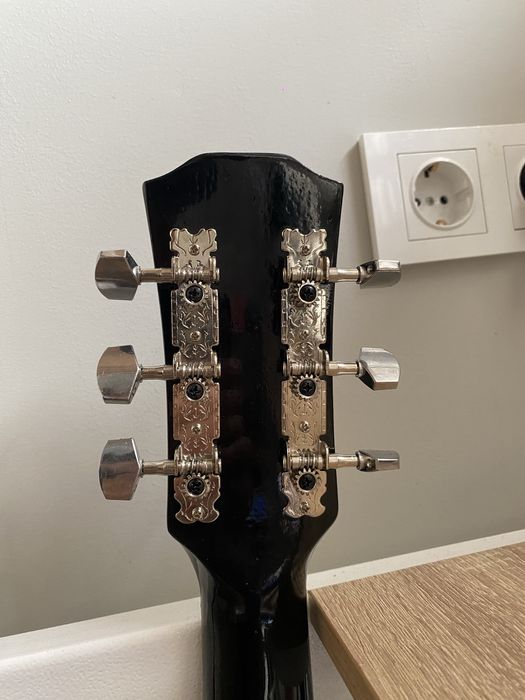 Продаю гитару в хорошем состояний