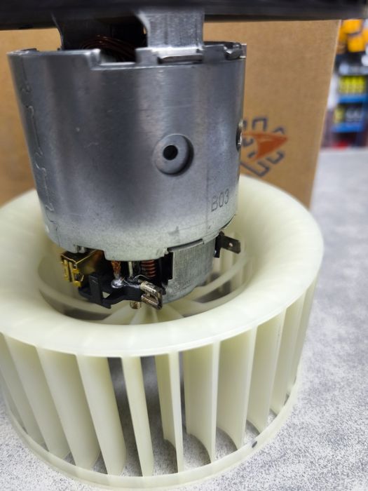 Моторчик печки BMW E36 новый