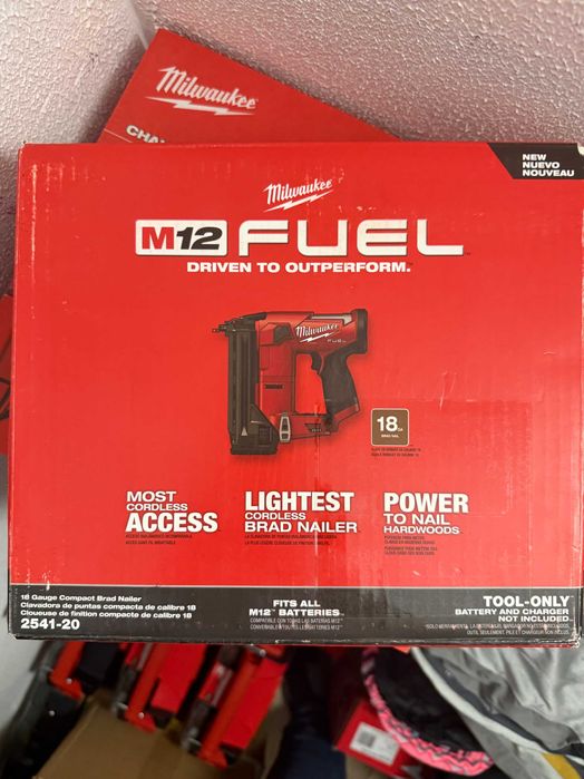 Milwaukee 2541-0 pistol de cuie m12 18GA
