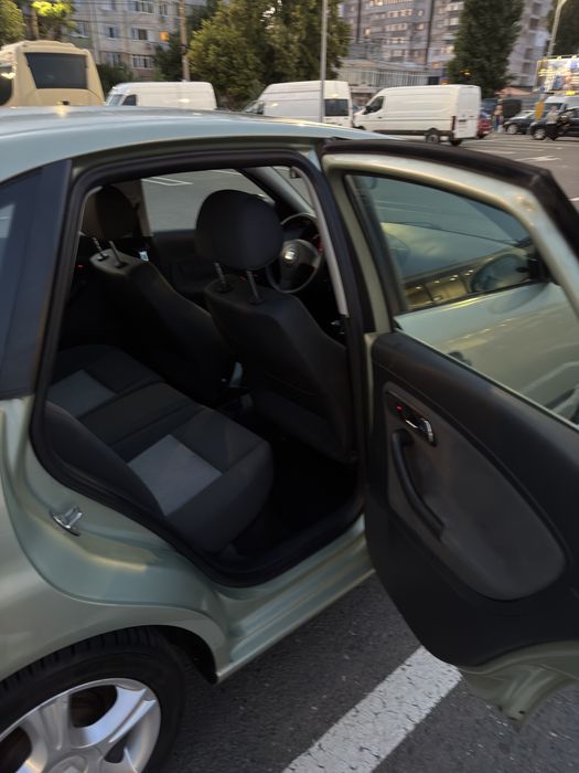 SEAT Cordoba 2006 — imagine 5