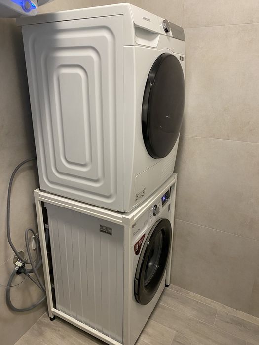 Стойка за пералня и сушилня.