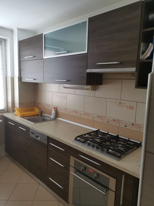 Închiriez apartament cu 2 camere