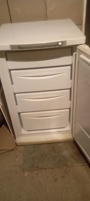 Продам морозильную камеру Indesit