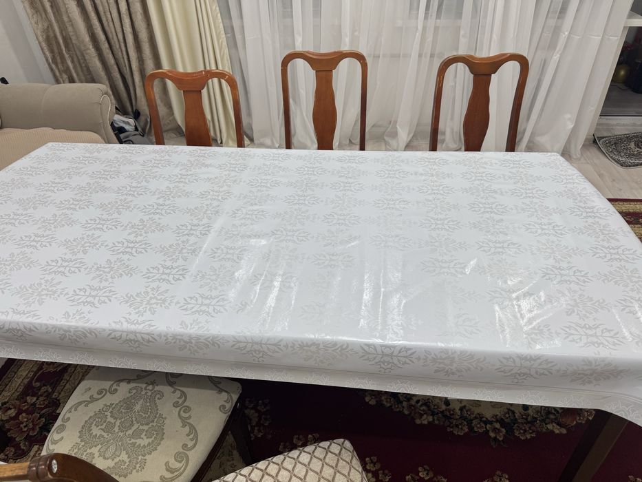 Продается стол для гостинный