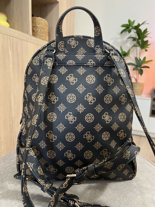 Раница Guess лека забележка