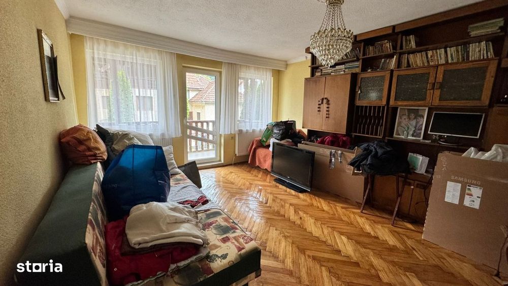 Casă Cu 9 Camere In Rucăr, Teren 1.187 Mp – Potențial Turistic |