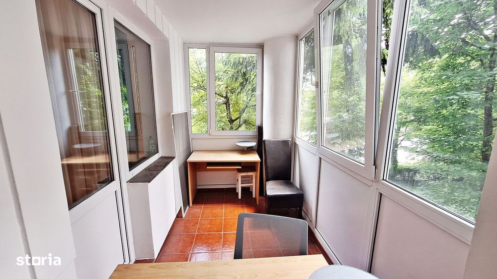Centrul Civic, aproape de AFI, 3 camere mobilate, 160000 euro