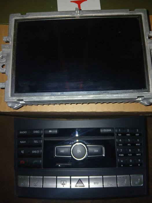 Навигационен дисплей и радио модул за Mercedes-Benz CLS 63 AMG
Цена 45