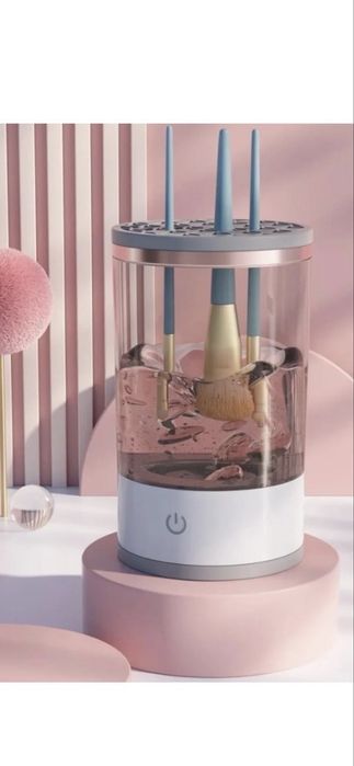 Уред за почистване на четки