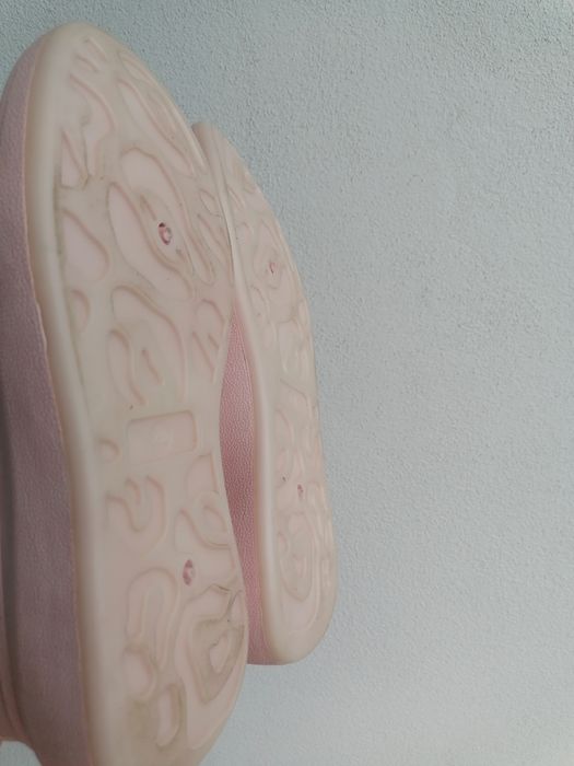Incaltaminte NOUA marimea 37 cu interiorul de 23. 5 cm