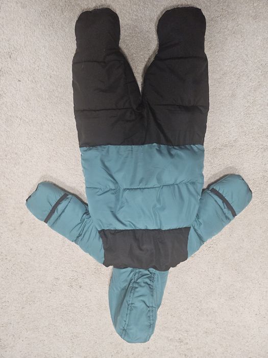 Combinezon  iarna DKNY pentru bebe 9-12 luni