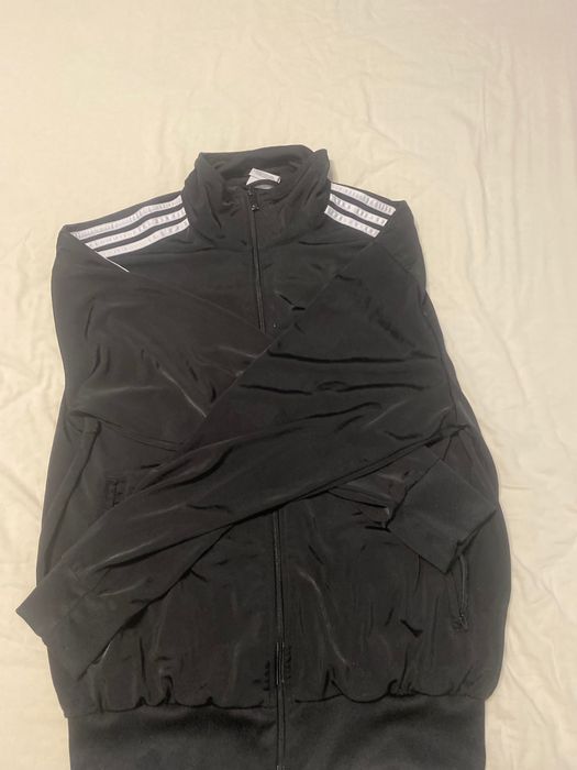 Черен суичър на Адидас с ленти без качулка