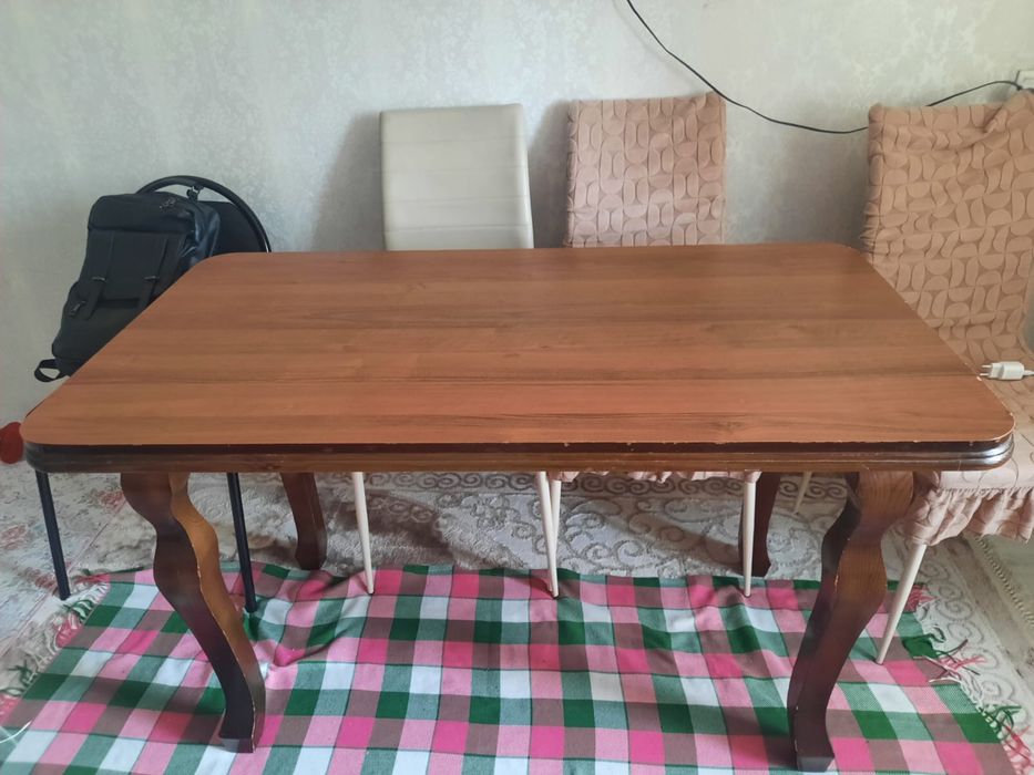 Стол хорошим состояним