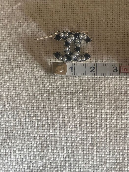 Brosa elegantă perle