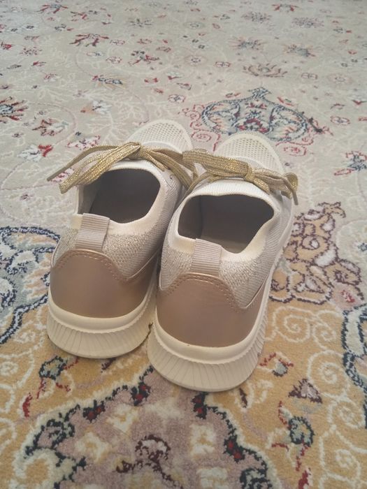 Продам летние кросовки 36 размер качественные