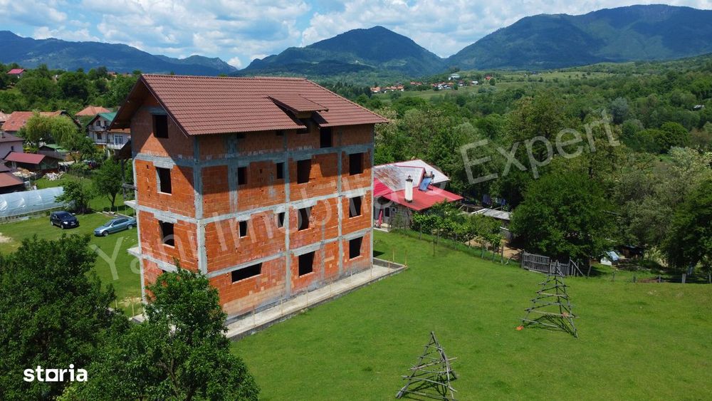Pensiune de vânzare în comuna Corbeni, Județ Argeș.