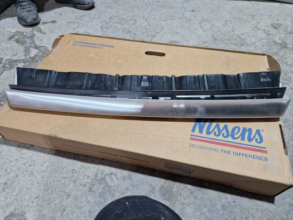 Vand far ,grila radiator VOLVO XC60