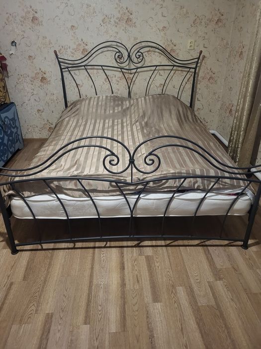 Кровать двухспальная