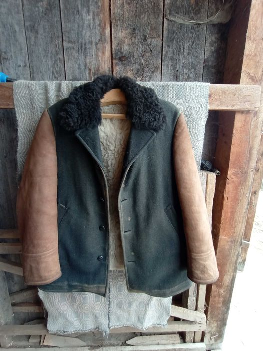Geci, paltoni, pantaloni din piele de oaie si lana