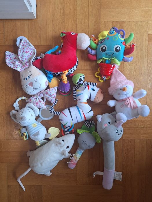 Детски плюшени играчки и музикални