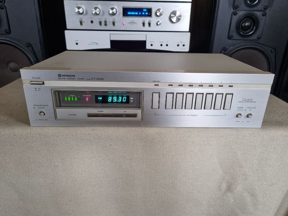 Tuner Hitachi FT-5000. Perfect functional. Impecabil.
